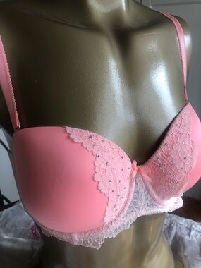 Victoria's Secret Coral Pink Lace Push-Up Bra